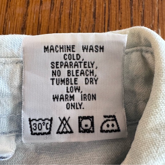 Disney Winnie the Pooh Vintage Casual Button Down Shirt Happy Snow Days - Picture 5 of 9